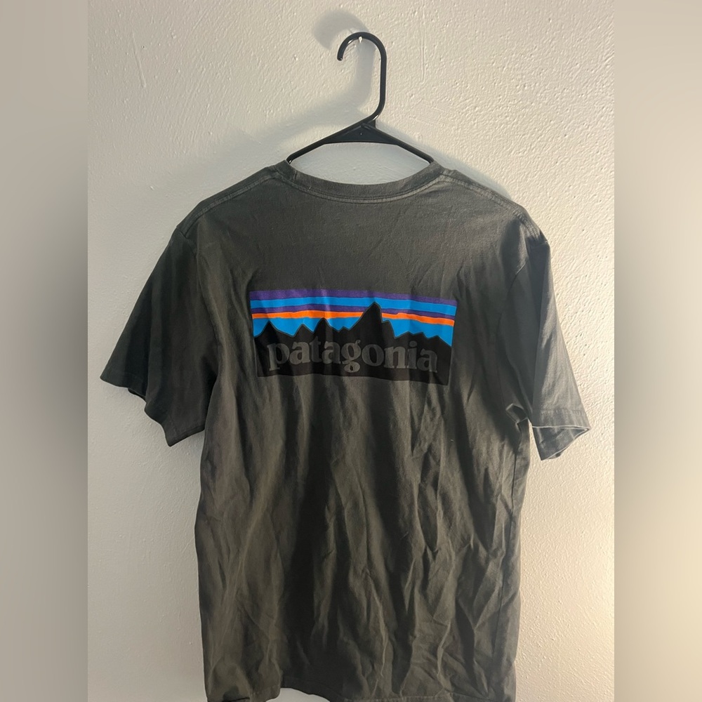 Patagonia Gray Regular Fit-Tee Shirt Size Mens‎ Medium